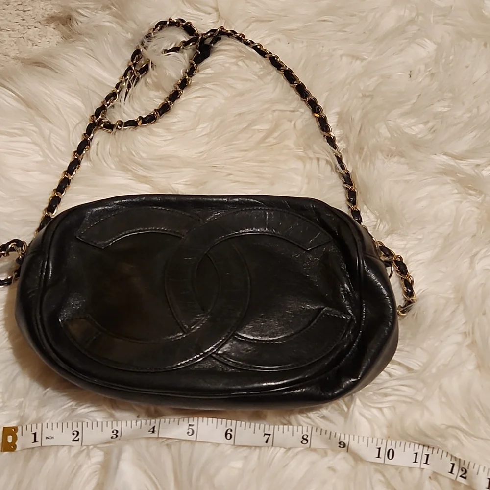 Vintage Chanel Tassel Lamb Skin Oval Camera Bag - Picture 4 of 16
